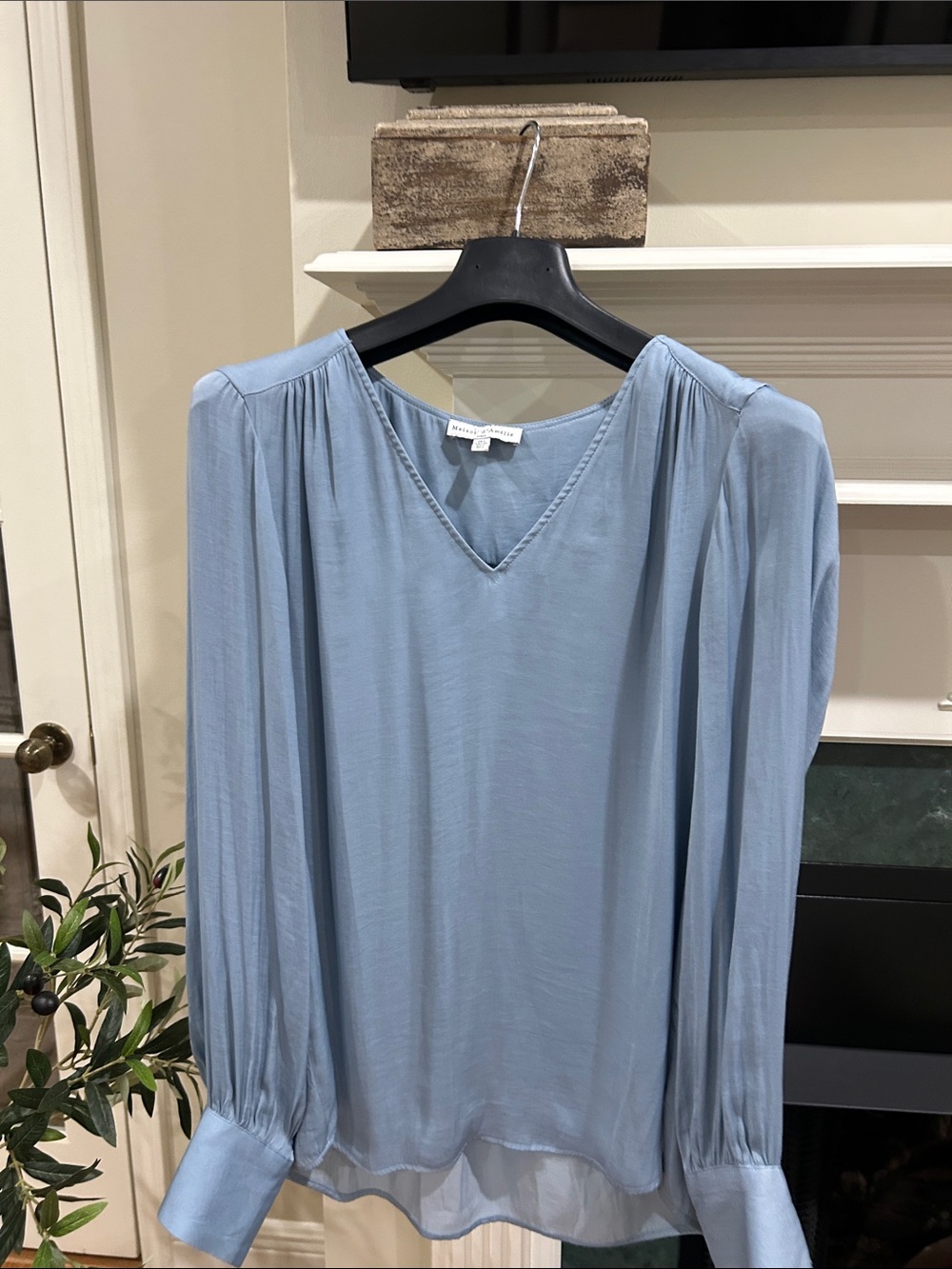Maidin d’ Amelie - Soft Blue V-Neck Long Sleeve Blouse -